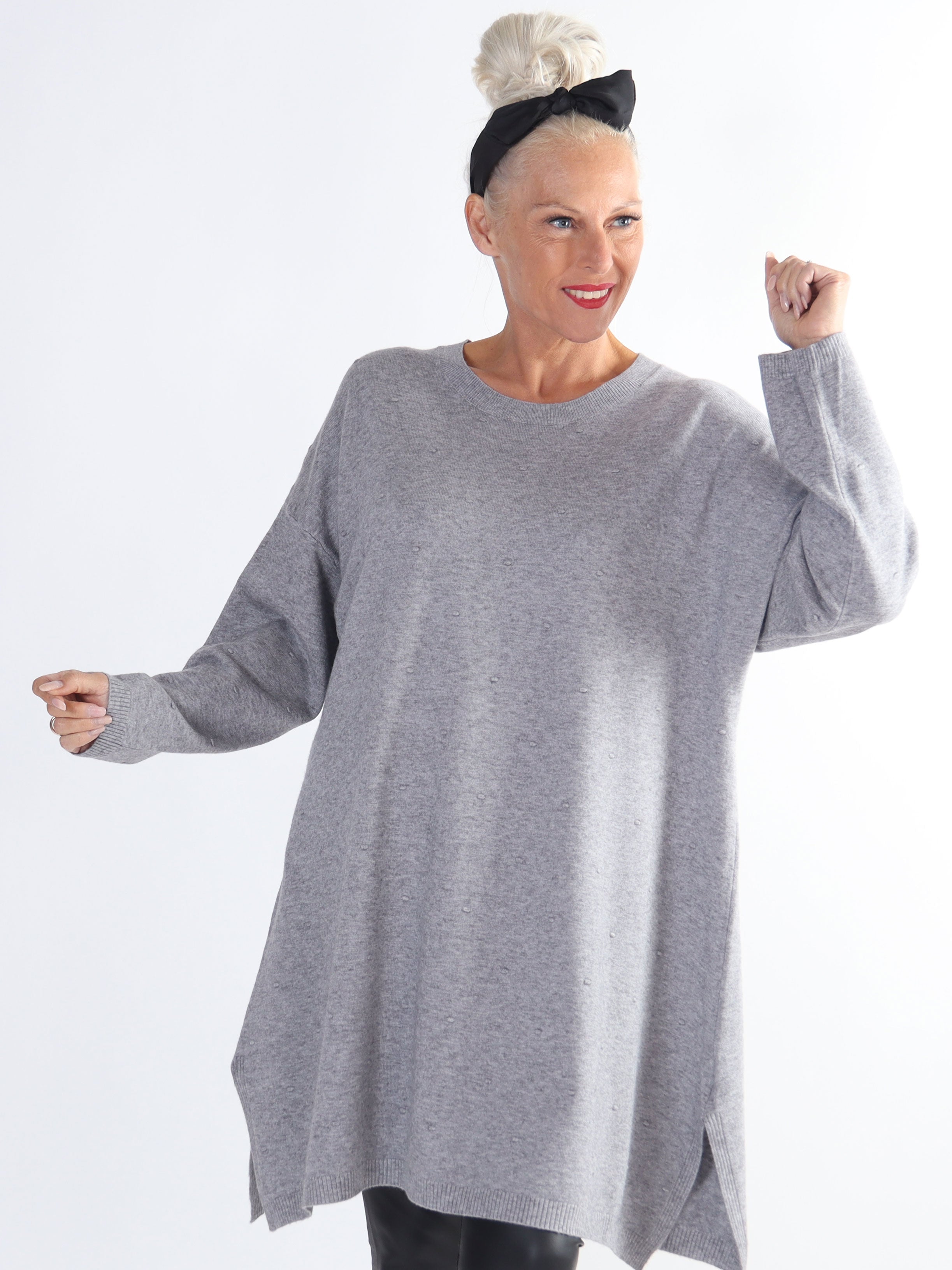 Zina - Plus size tröja med prickiga detaljer i tyget